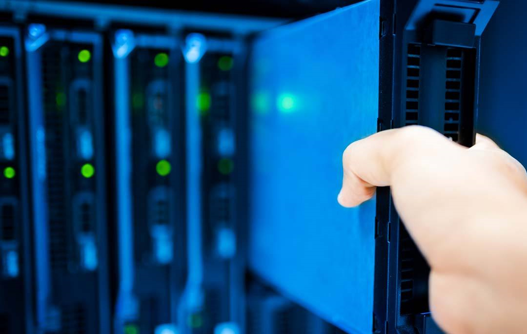 防止数据中心宕机应采取什么措施